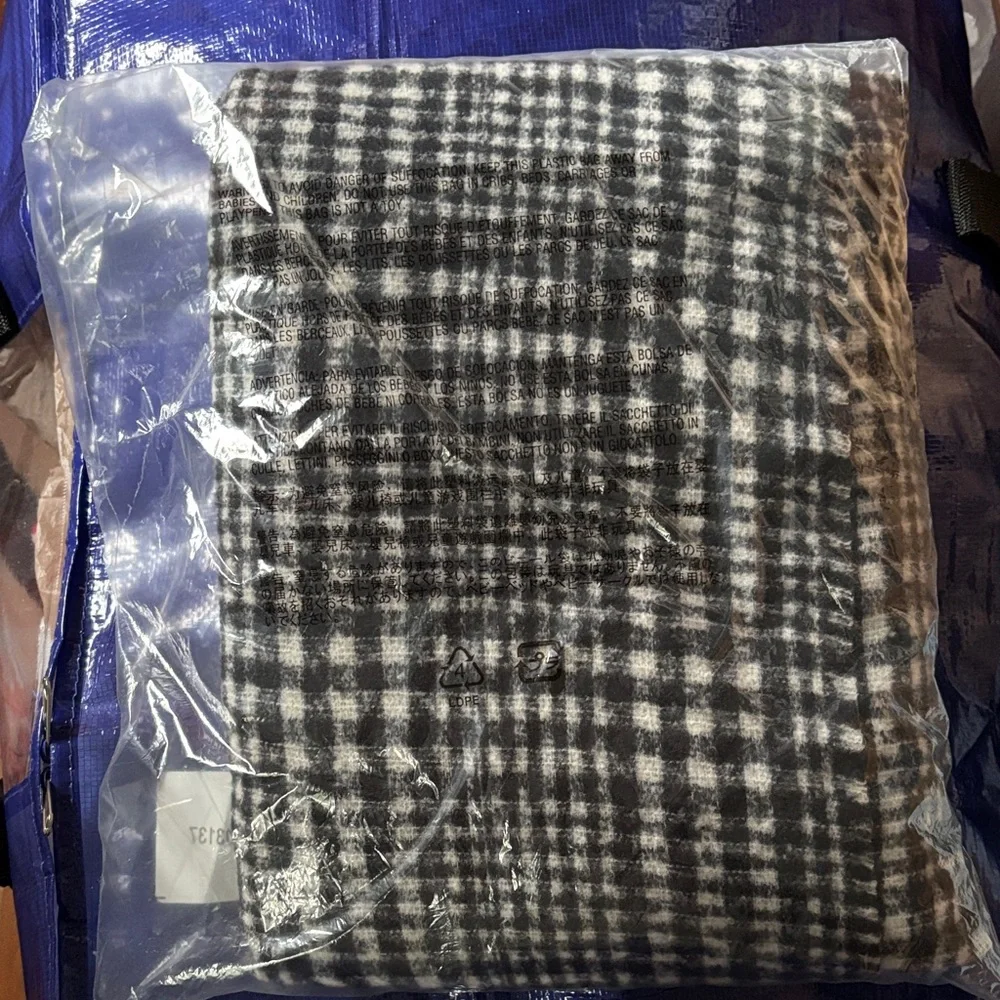 NWT Old Navy Plaid Black and White Warm Scarf
